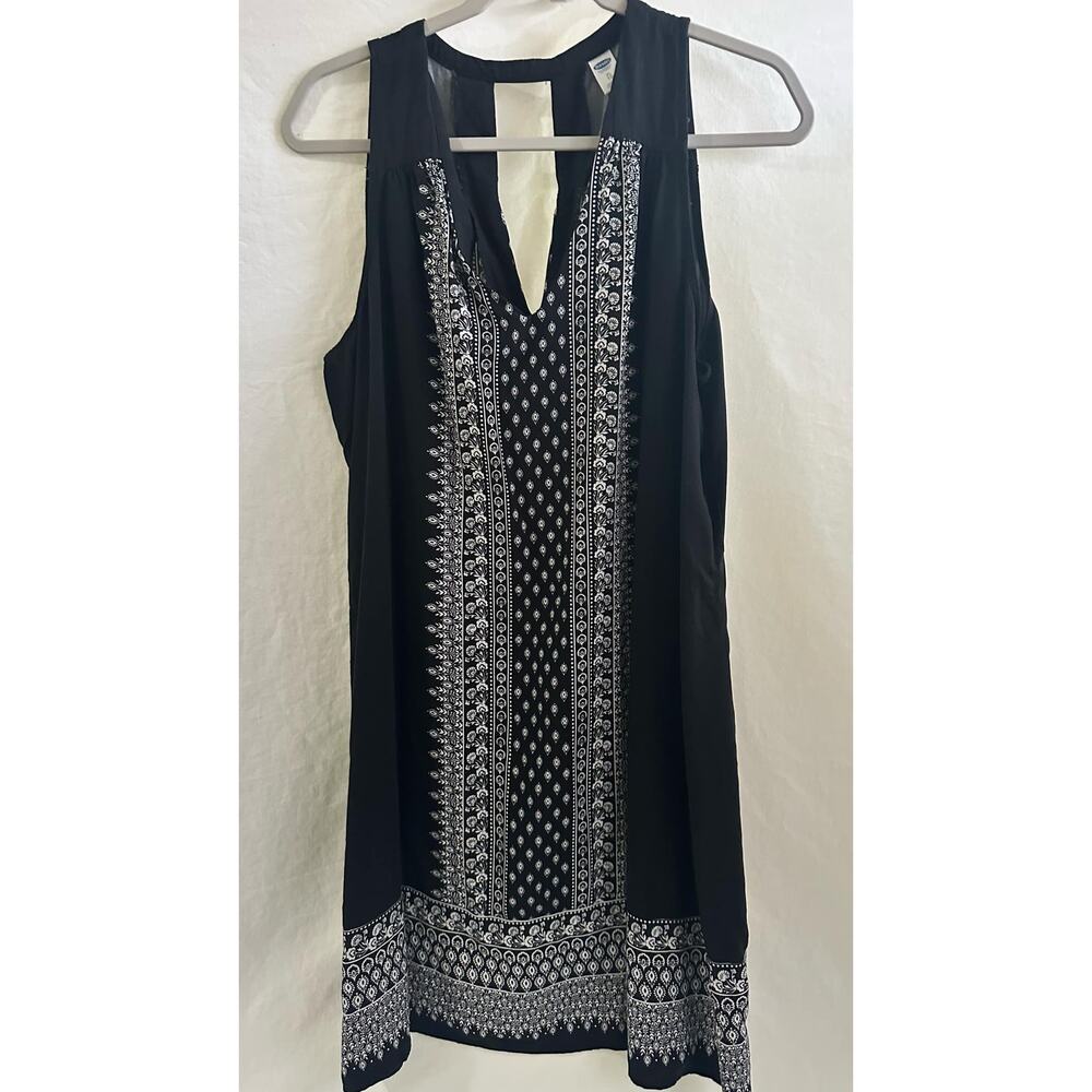 Old Navy XL Black and White Ornament Design V Neck Shift Dress - Picture 1 of 6